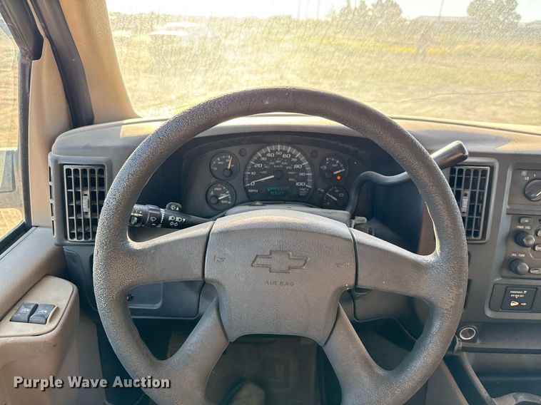 image for item EJ3053 2007 Chevrolet  Express 3500 van