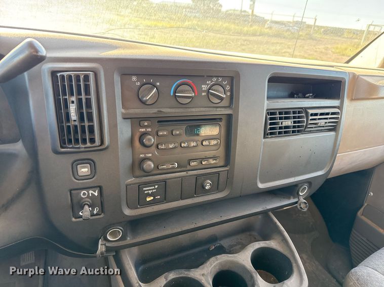 image for item EJ3053 2007 Chevrolet  Express 3500 van