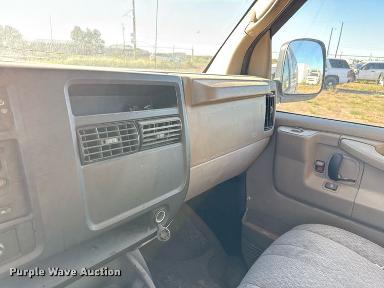 image for item EJ3053 2007 Chevrolet  Express 3500 van