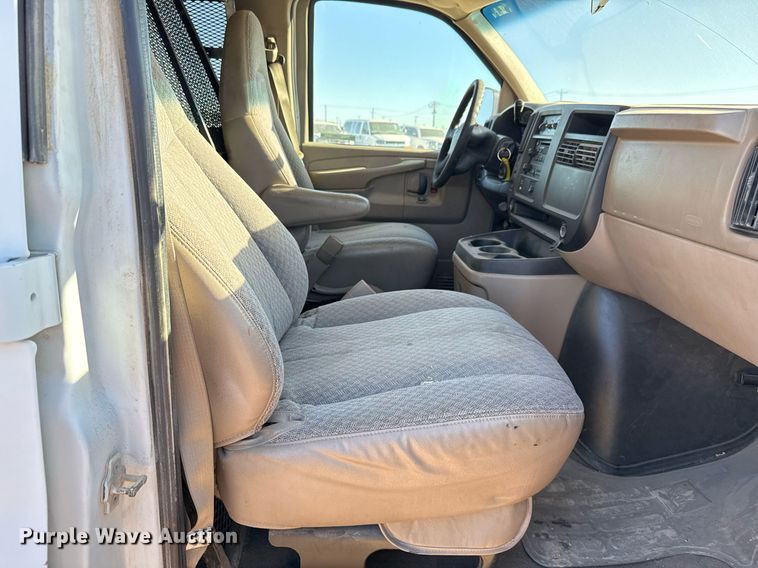 image for item EJ3053 2007 Chevrolet  Express 3500 van