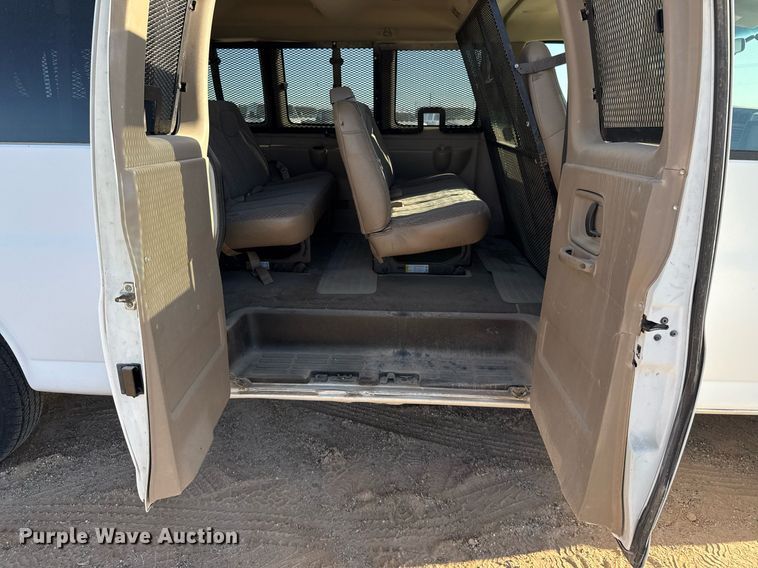 image for item EJ3053 2007 Chevrolet  Express 3500 van