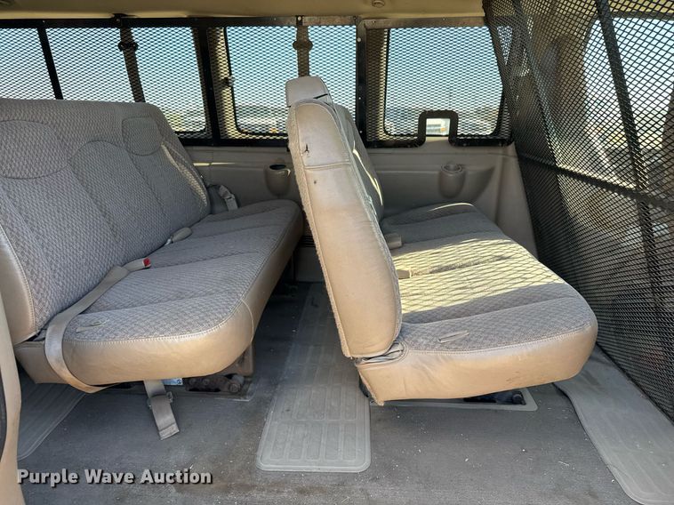 image for item EJ3053 2007 Chevrolet  Express 3500 van