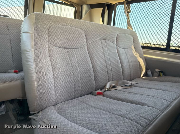 image for item EJ3053 2007 Chevrolet  Express 3500 van