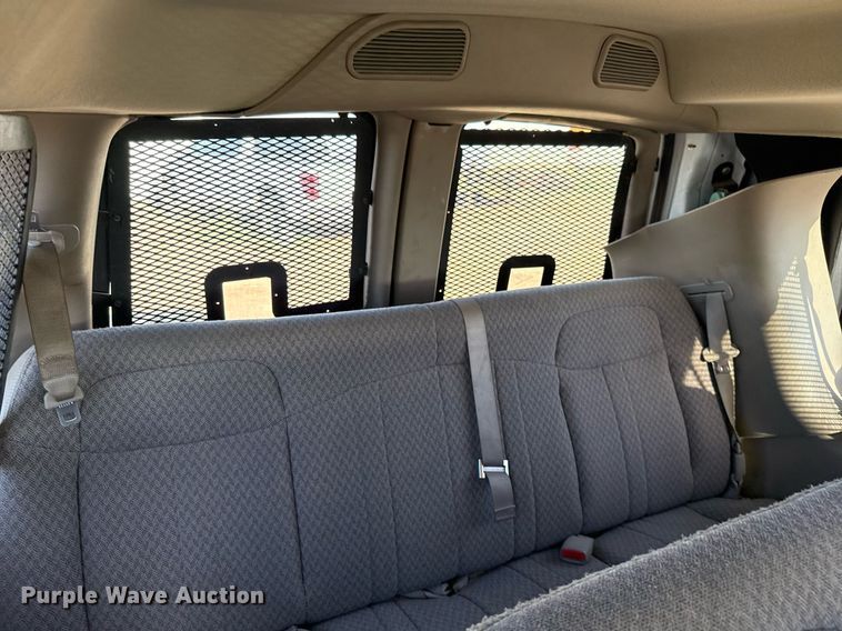 image for item EJ3053 2007 Chevrolet  Express 3500 van
