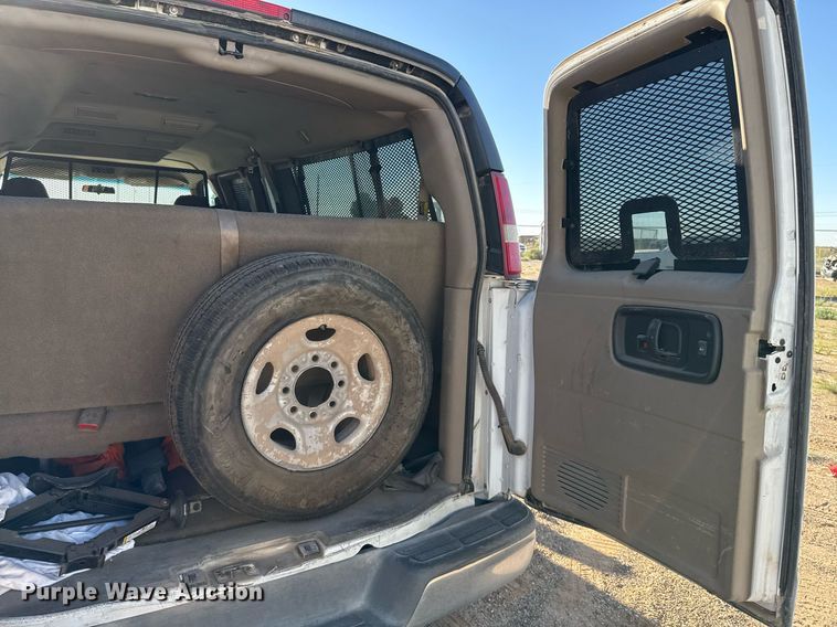 image for item EJ3053 2007 Chevrolet  Express 3500 van