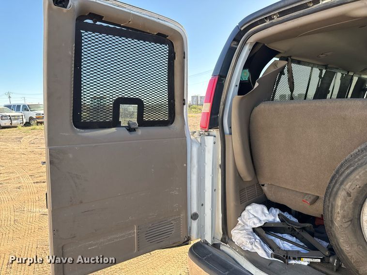 image for item EJ3053 2007 Chevrolet  Express 3500 van