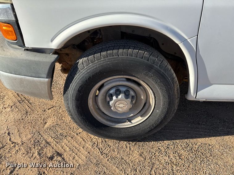 image for item EJ3053 2007 Chevrolet  Express 3500 van