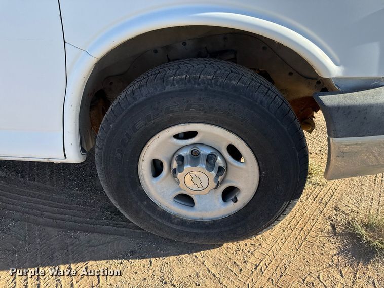 image for item EJ3053 2007 Chevrolet  Express 3500 van