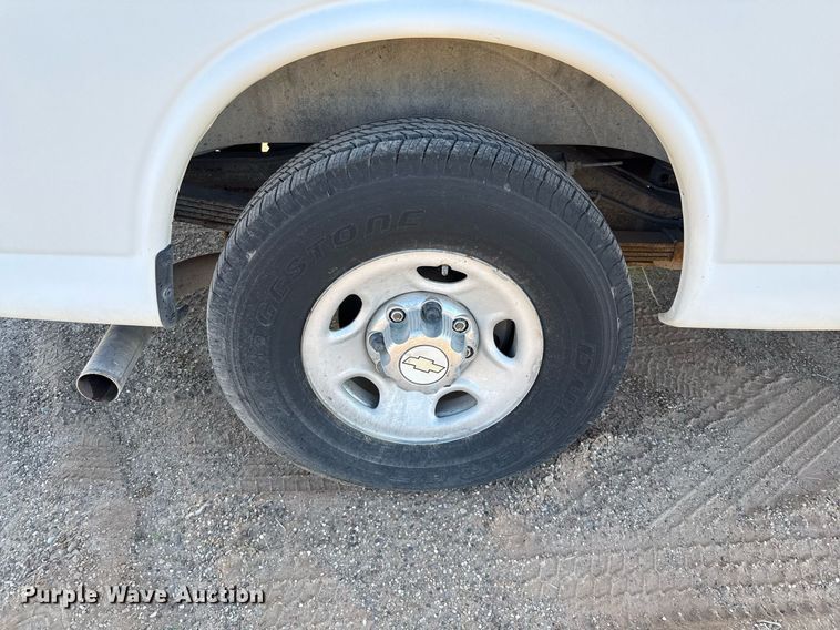 image for item EJ3053 2007 Chevrolet  Express 3500 van