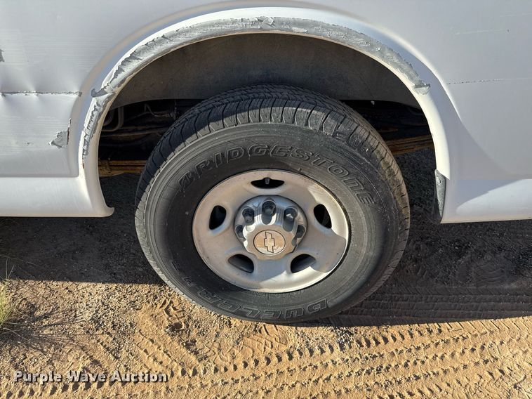 image for item EJ3053 2007 Chevrolet  Express 3500 van