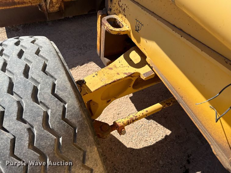 image for item EJ3057 1998 John Deere  310SE backhoe