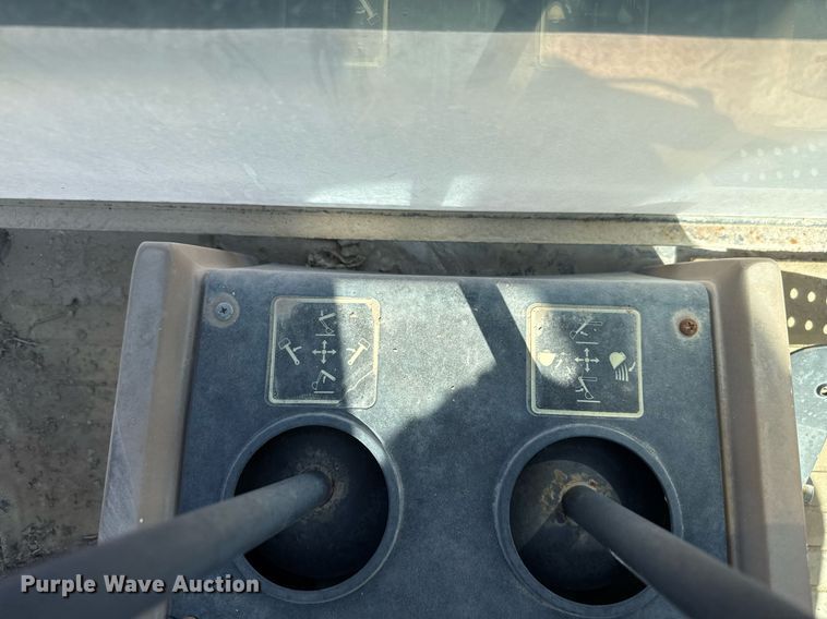 image for item EJ3057 1998 John Deere  310SE backhoe