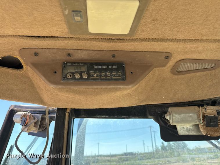 image for item EJ3057 1998 John Deere  310SE backhoe