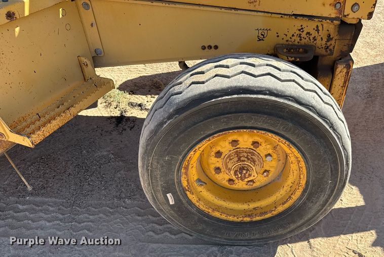 image for item EJ3057 1998 John Deere  310SE backhoe