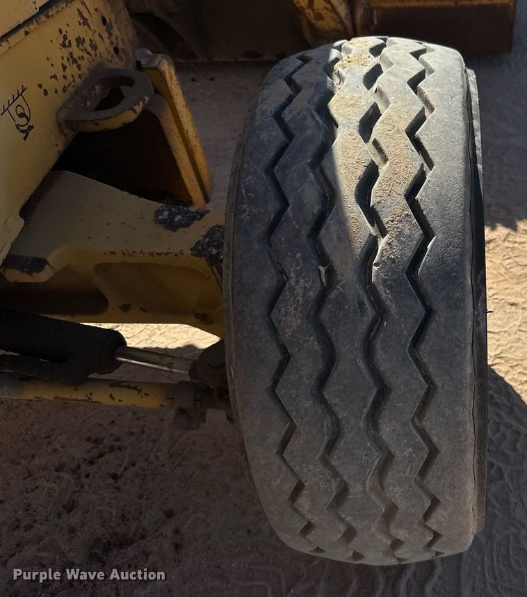 image for item EJ3057 1998 John Deere  310SE backhoe