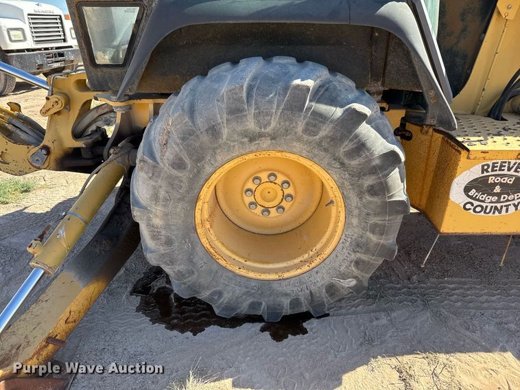 image for item EJ3057 1998 John Deere  310SE backhoe