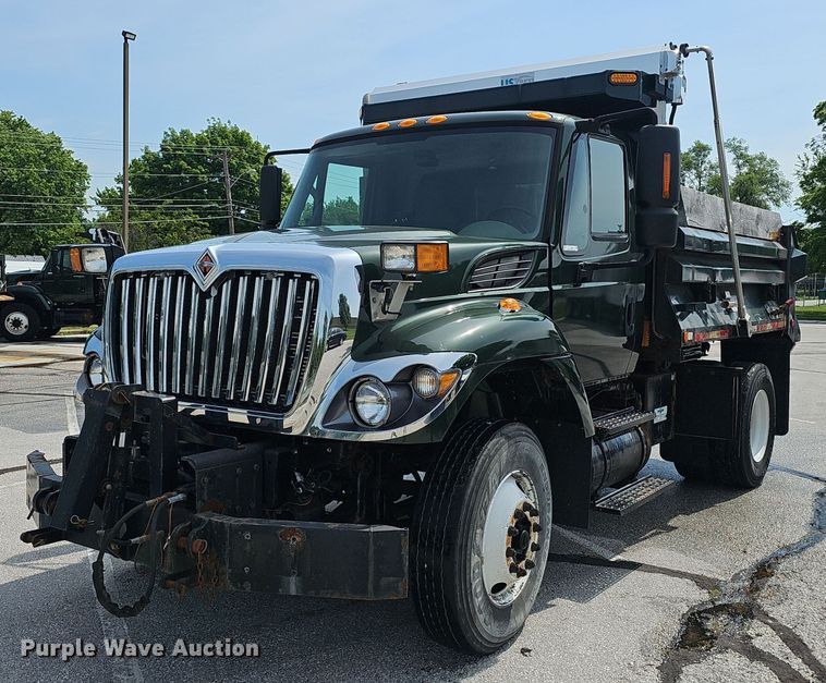 image for item EJ5583 2011 International  7400 dump truck