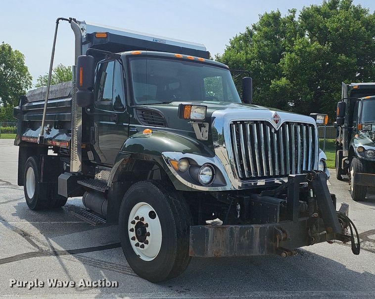 image for item EJ5583 2011 International  7400 dump truck