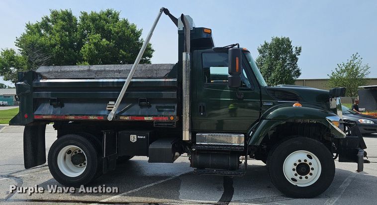 image for item EJ5583 2011 International  7400 dump truck