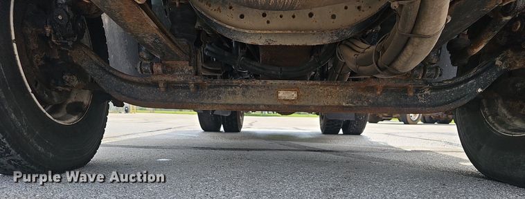 image for item EJ5583 2011 International  7400 dump truck