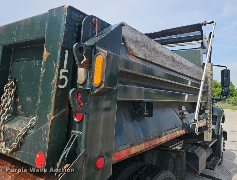 image for item EJ5583 2011 International  7400 dump truck