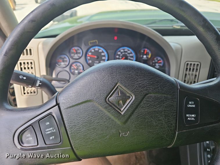 image for item EJ5583 2011 International  7400 dump truck