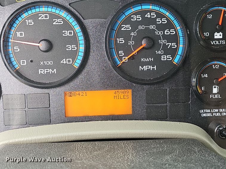 image for item EJ5583 2011 International  7400 dump truck