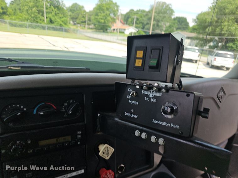 image for item EJ5583 2011 International  7400 dump truck