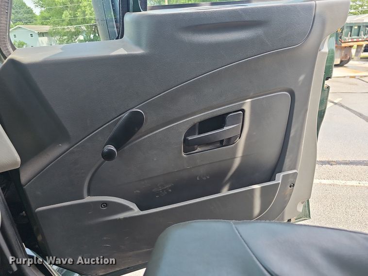 image for item EJ5583 2011 International  7400 dump truck