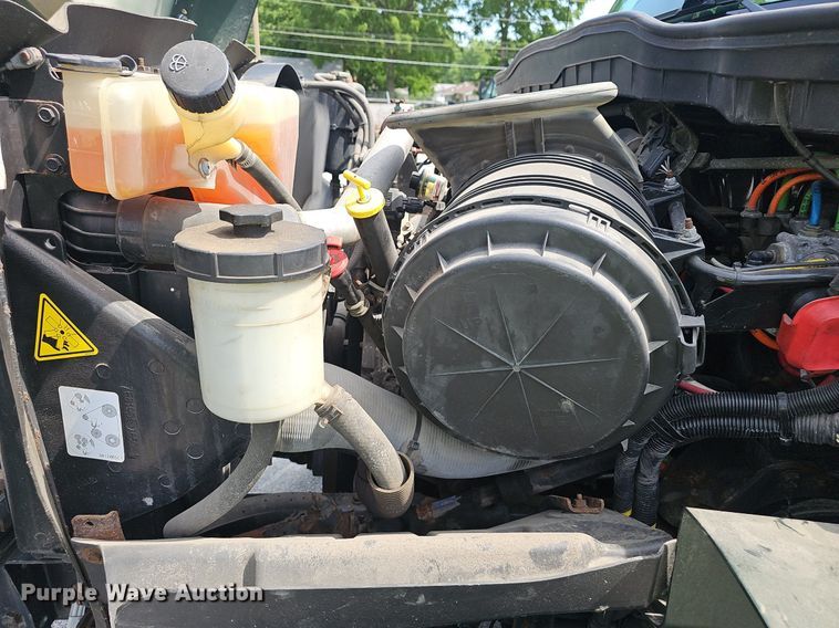 image for item EJ5583 2011 International  7400 dump truck