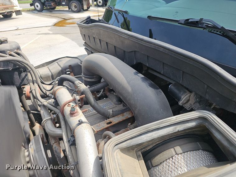 image for item EJ5583 2011 International  7400 dump truck