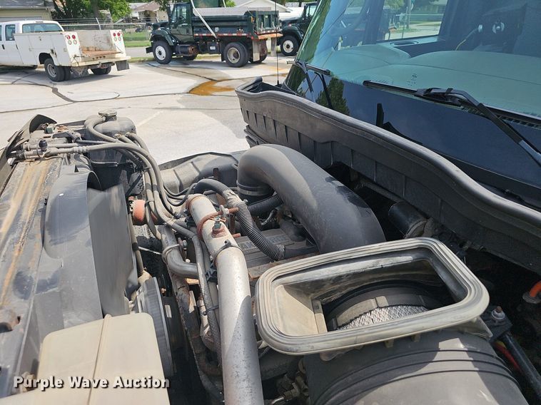 image for item EJ5583 2011 International  7400 dump truck