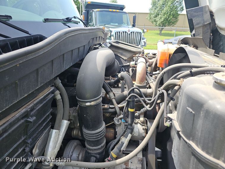 image for item EJ5583 2011 International  7400 dump truck