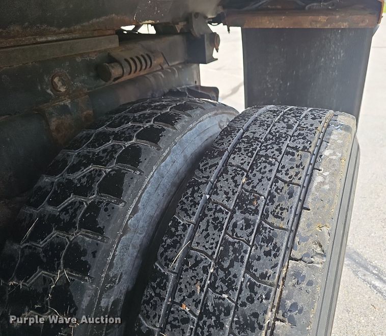 image for item EJ5583 2011 International  7400 dump truck