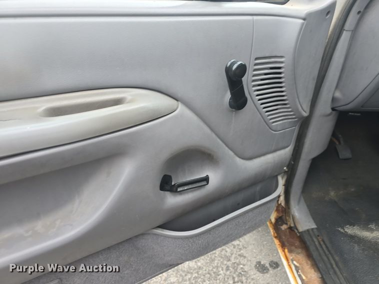 image for item EK2194 1997 Ford F450 Super Duty  box truck