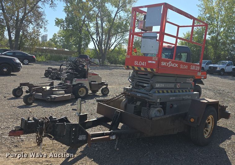 image for item EK2260 2000 Skyjack  SJ111 3219 scissor lift