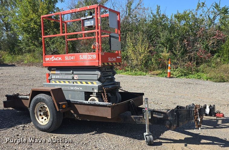 image for item EK2260 2000 Skyjack  SJ111 3219 scissor lift