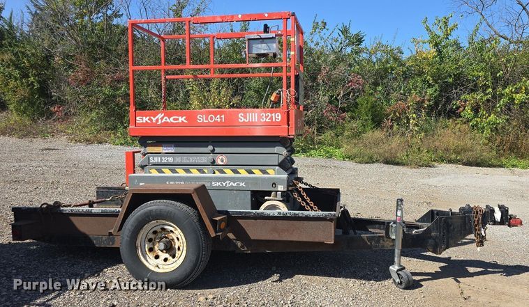 image for item EK2260 2000 Skyjack  SJ111 3219 scissor lift