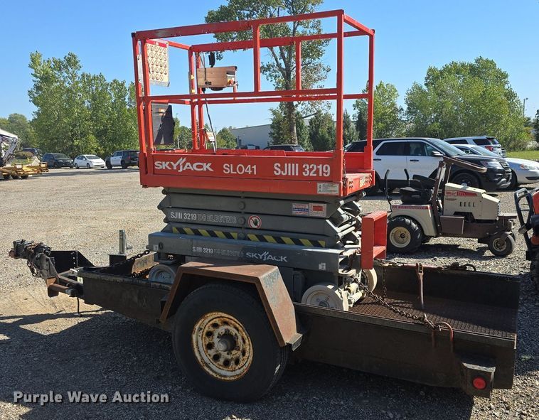 image for item EK2260 2000 Skyjack  SJ111 3219 scissor lift