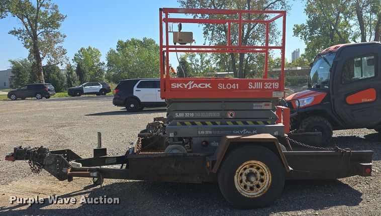 image for item EK2260 2000 Skyjack  SJ111 3219 scissor lift