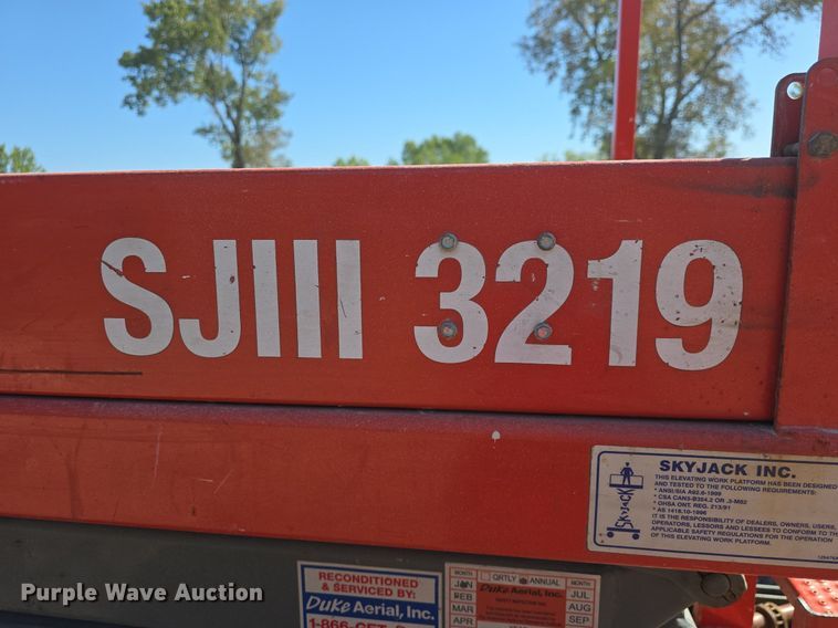 image for item EK2260 2000 Skyjack  SJ111 3219 scissor lift