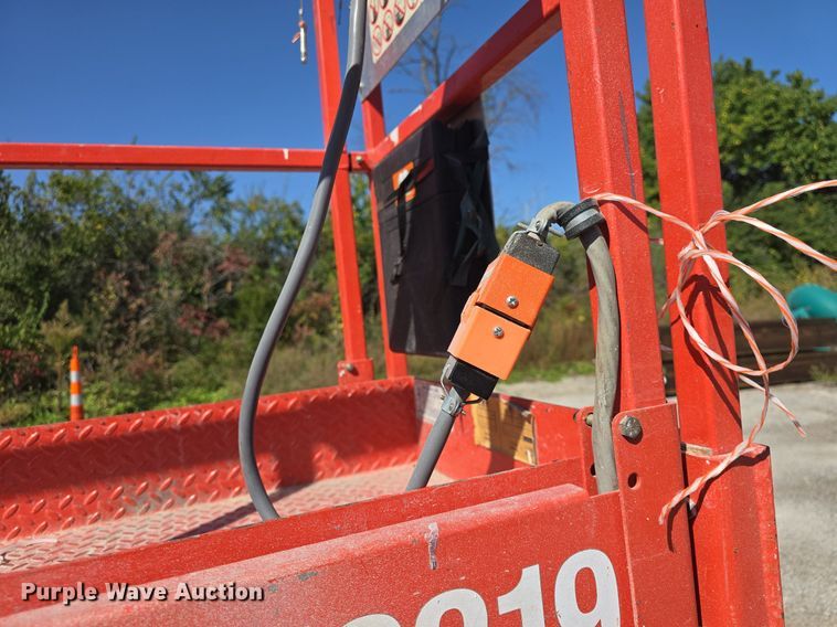 image for item EK2260 2000 Skyjack  SJ111 3219 scissor lift