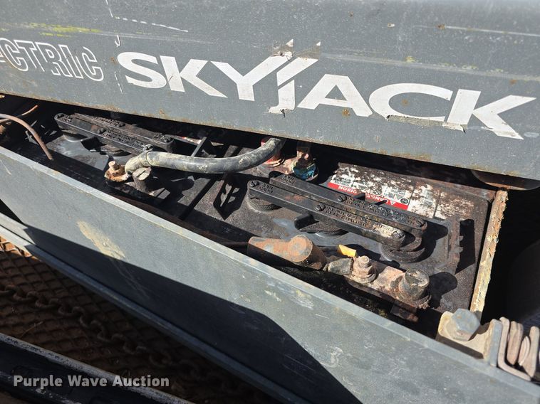 image for item EK2260 2000 Skyjack  SJ111 3219 scissor lift