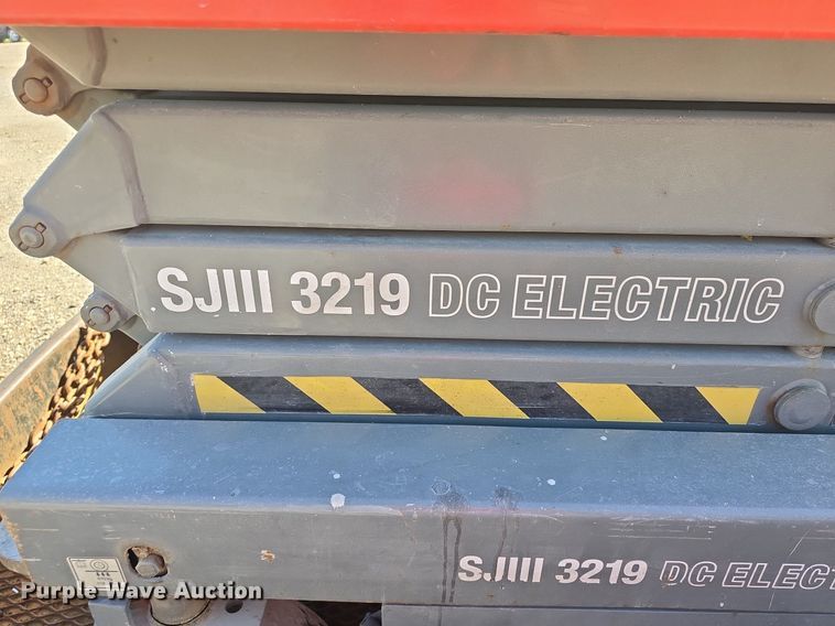 image for item EK2260 2000 Skyjack  SJ111 3219 scissor lift