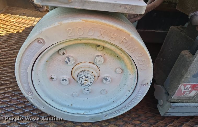 image for item EK2260 2000 Skyjack  SJ111 3219 scissor lift