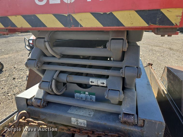 image for item EK2260 2000 Skyjack  SJ111 3219 scissor lift