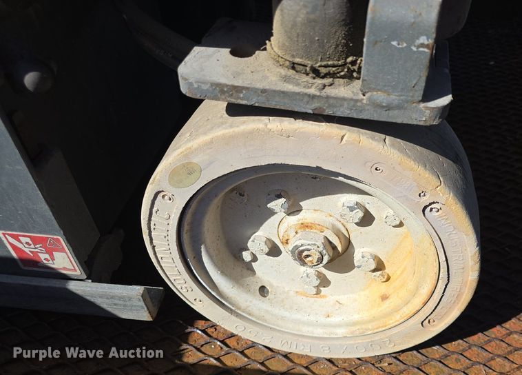 image for item EK2260 2000 Skyjack  SJ111 3219 scissor lift