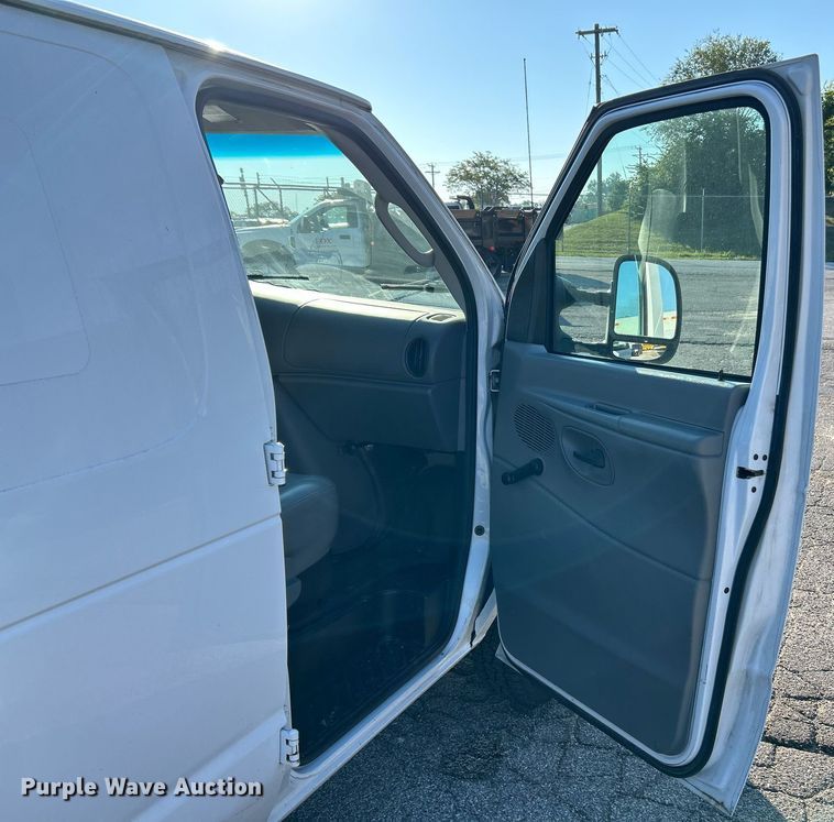 image for item EK3387 2008 Ford E150 van