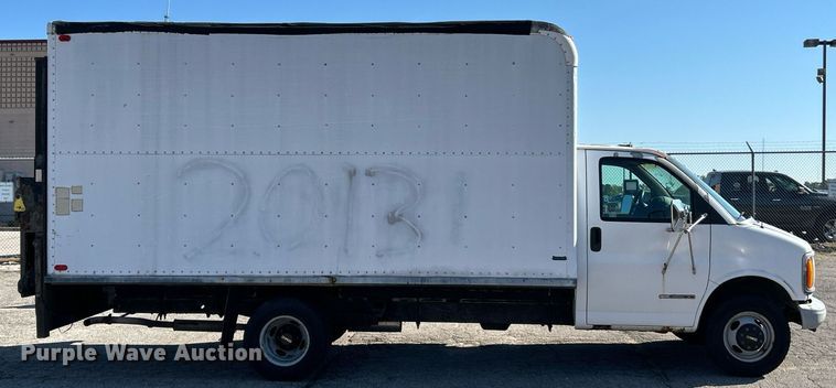 image for item EK3389 1997 GMC  3500 box truck