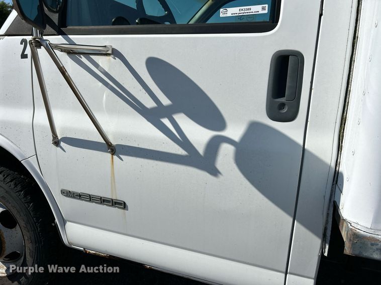 image for item EK3389 1997 GMC  3500 box truck